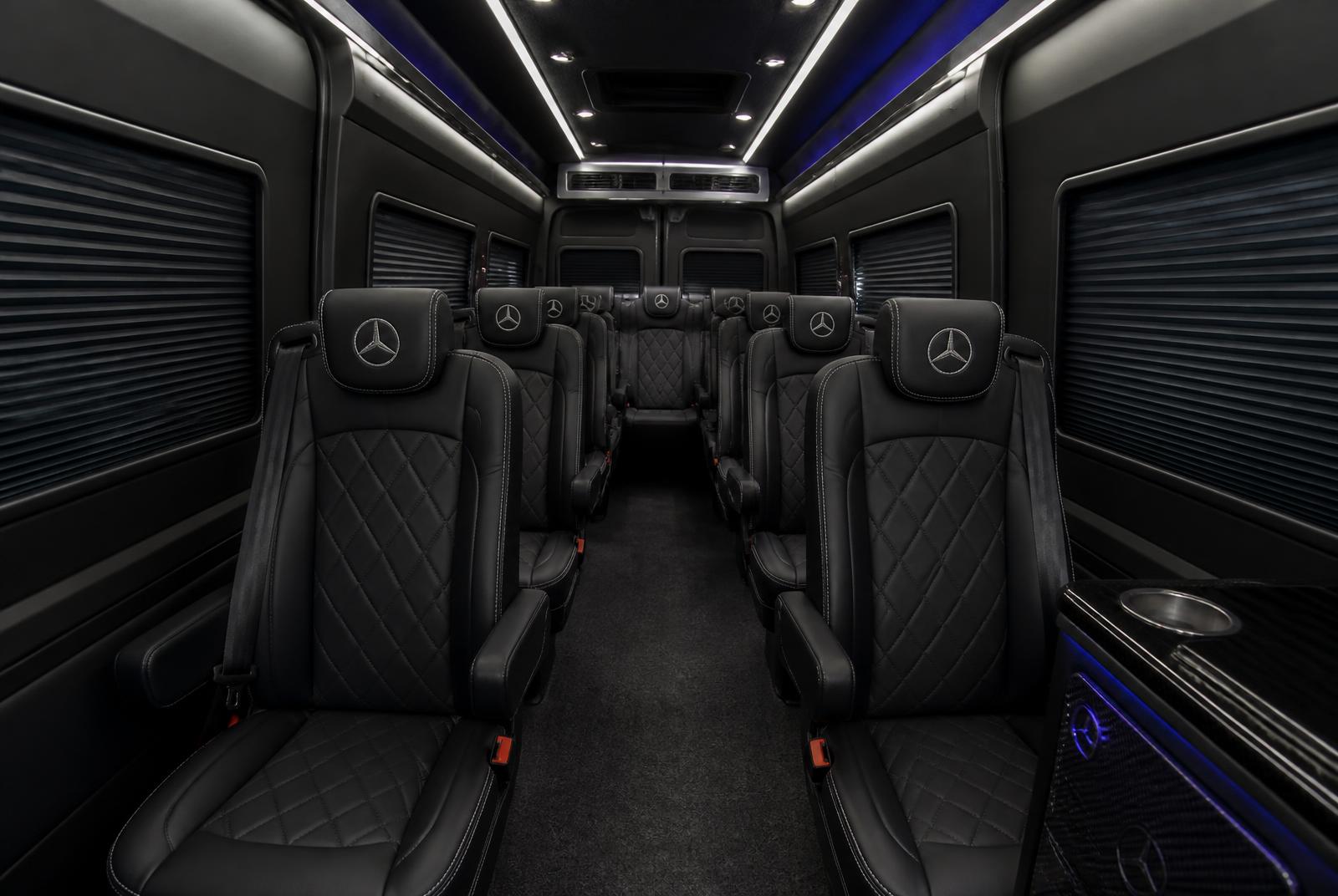 Intérieur cuir du Mercedes Sprinter VIP climatisé